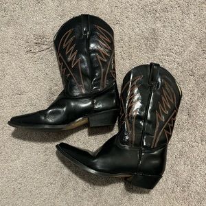 Black leather cowboy western boots